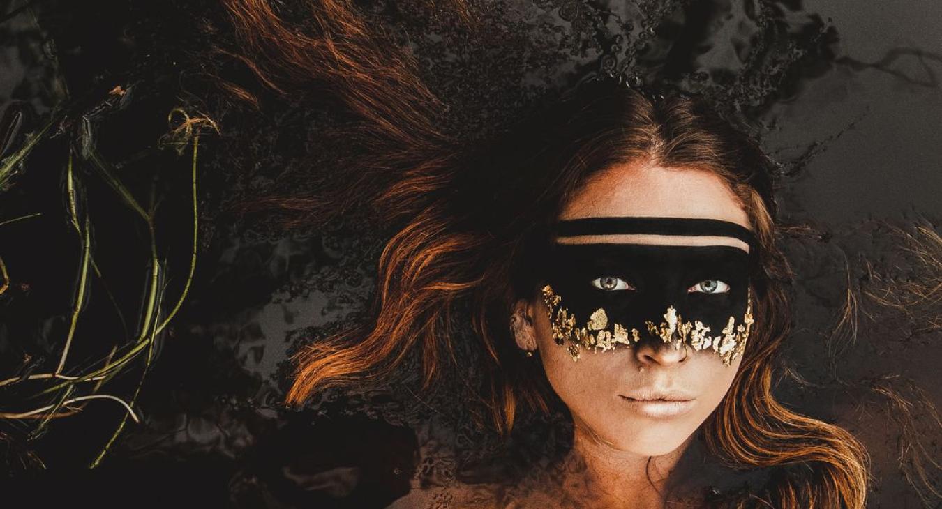 Feniks - kobiecość odzyskana (część wystawy "Uroda Życia")